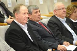 מימין לשמאל: רובי ריבלין יו"ר הכנסת, שר התמ"ת שאול שמחון, ישראל שרייבמן - מ"מ מנהל המוסד לבטיחות ולגיהות
