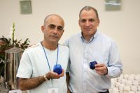 חיים גן (משמאל) ואייל חסון, איש הענבים
