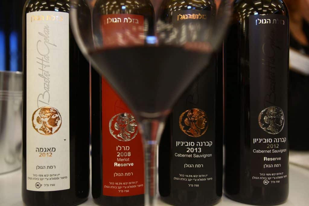 היקב, שהפך לכשר בשנת 2004, מייצר כ-75,000 בקבוקים של שרדונה, מרלו, ובעיקר קברנה סוביניון, בשתי רמות