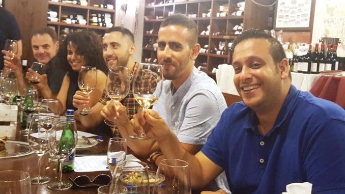 מפגש מהנה עם עולם היין, שישלב טעימה של יינות מרחבי העולם