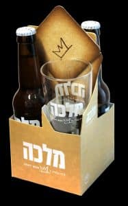 שלישיית בקבוקי מלכה, כוס זכוכית ושלישיית תחתיות
