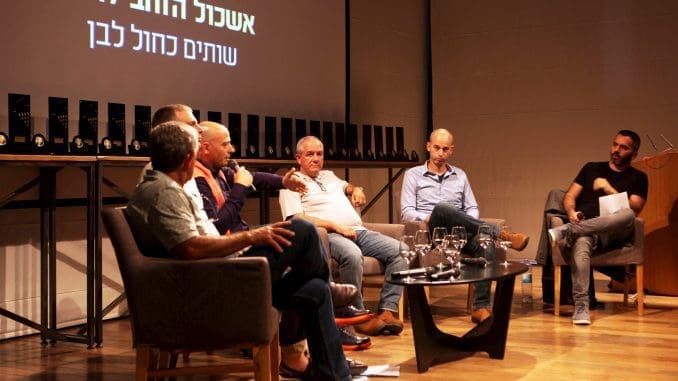איתי גלייטמן (מימין) והפאנליסטים שלו