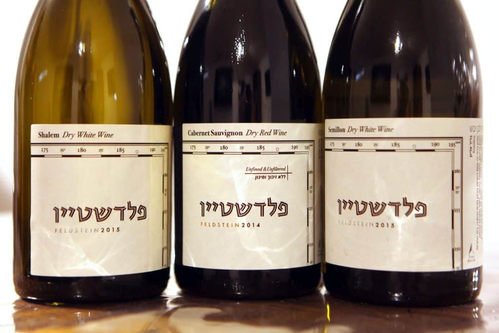 סמיון 2014 (מימין) - יין שהוא בית ספר לתיקוני חומצה ללא שימוש בחומרים כימיים. שאפו