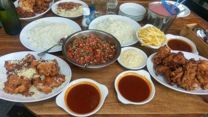 בשבתות אוכלים מנות שנשארו מהבראנץ', ומוסיפים להן ירקות ופחמימות