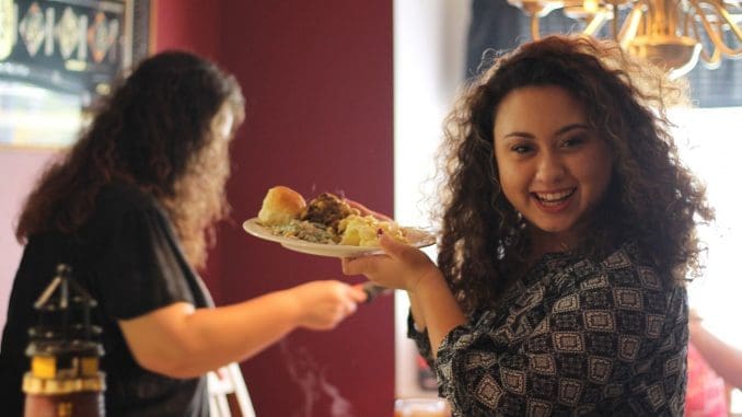 להגדיל את מספר הארוחות המשפחתיות, לבשל יחד, לאכול בנחת