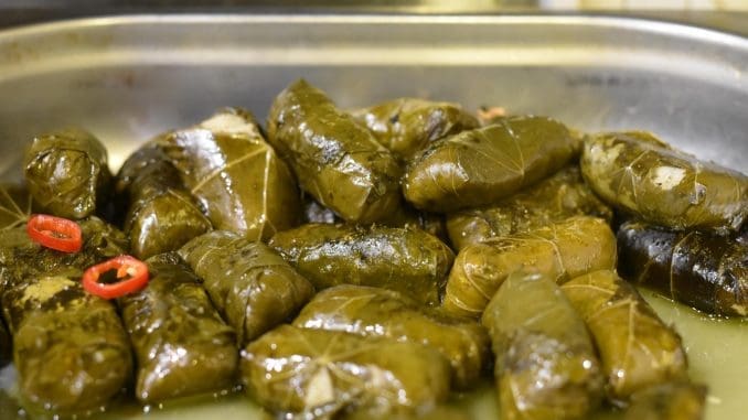 אפשר לקבל לשולחן מגוון של מנות פתיחה במחיר של 34 שקלים לסועד