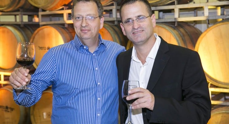 גלעד הלוי (משמאל) עם הדירקטור רון הדסי