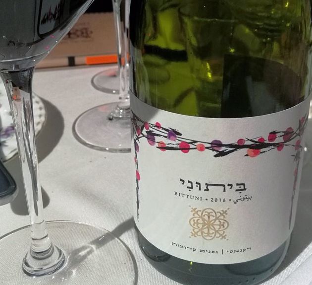 יין ביתוני אדום החדש של יקב רקנאטי זכאי לתואר מדהים