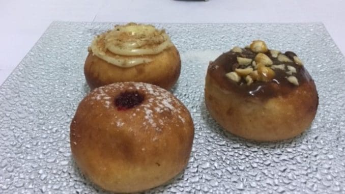 רשת קפה גרג - הרוב העדיפו את הסופגנייה עם הריבה. צילום אסף לוי