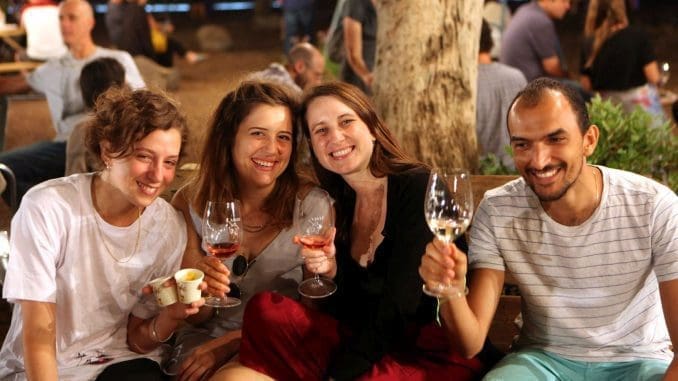 לקדם את השנה החדשה בנימה אופטימית. צילום דוד סילברמן dpsimages ביקב אסף