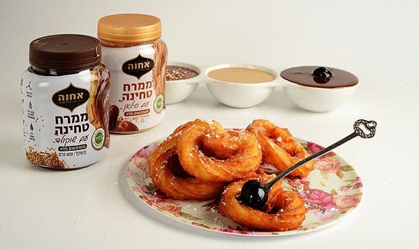 השימוש במתכון בממרחי טחינה עם שוקולד ועם סילאן של "אחוה".  כשר פרווה בהשגחת בד"צ העדה החרדית ירושלים.  המחיר 11-13 ₪  לאריזת 400 גרם