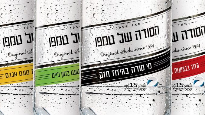טמפו נפרדת מעיצוב המגן ההיסטורי על הבקבוקים ועוברת לעיצוב ומראה עדכניים יותר תוך שמירה על הפשטות העיצובית של בקבוק הסודה