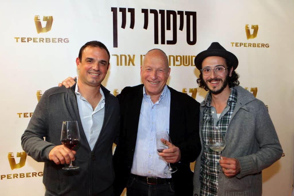 מוטי טפרברג הבעלים עם הייננים אוליבייה פרתי (משמאל) ודניאל פרידנברג. צילום דוד סילברמן dpsimages