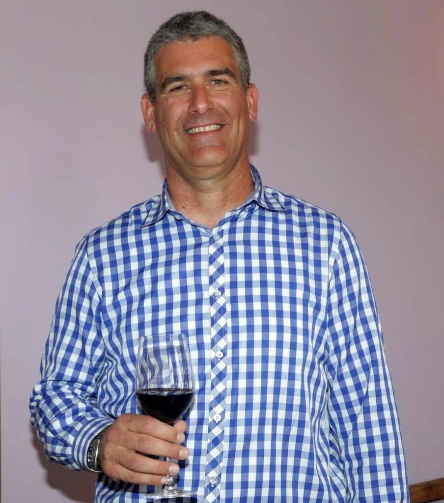 נדב ארנס – בן למשפחת כורמים ומכיר היטב את היקב. צילום שוקה כהן