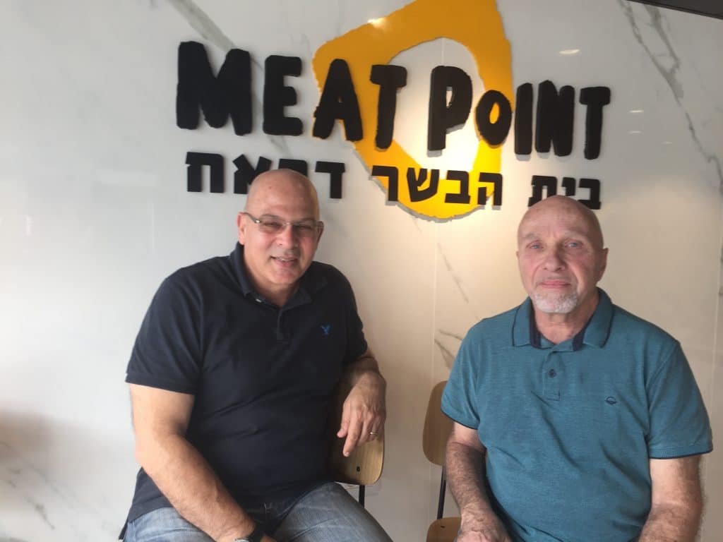 ראובן בר (משמאל) ותמיר אניב – גיסים ושותפים. צילום פאפא רצי
