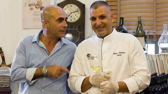 חיים גן איש הענבים ואלון גונן. צילום איל גוטמן
