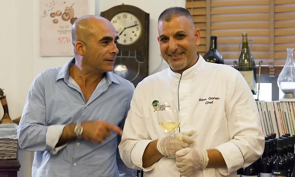 חיים גן איש הענבים ואלון גונן. צילום איל גוטמן