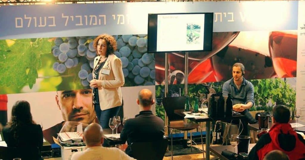 יעל סנדלר בפעולה. צילום מדף הפייסבוק