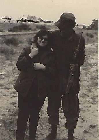 הכותב ואימו נעמי (נומי), טירונות שריון 1970