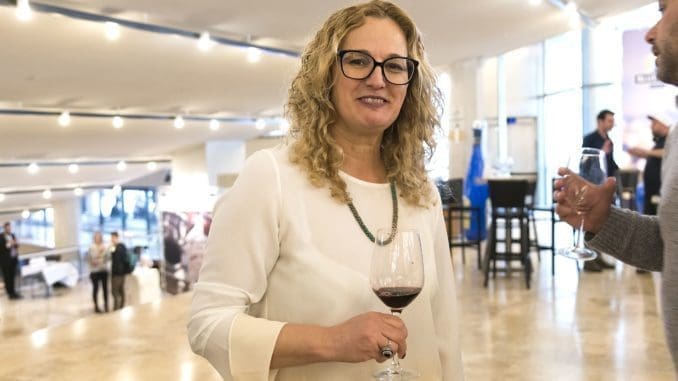 אתי אדרי יקב כרמל ויקב יתיר. רק מתיקות בלי חומציות. צילום איל גוטמן