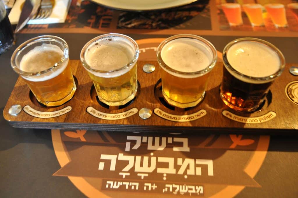 בבישיק מגישים ארבעה סוגי בירה בסגנון גרמני. צילום איריס לוי