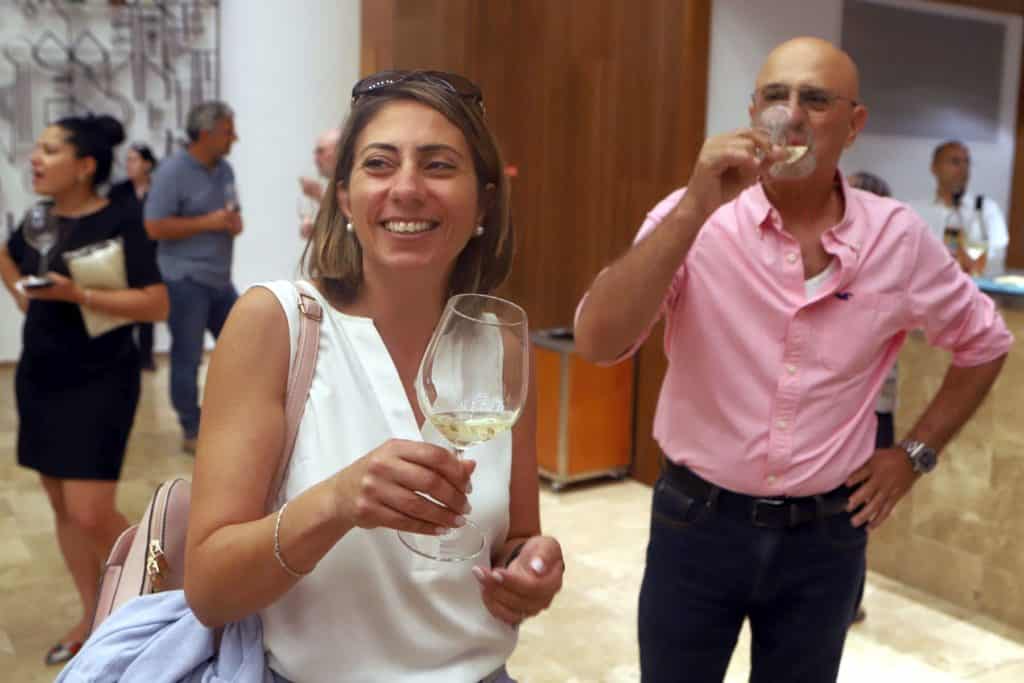 אילנית צמח (יועצת ליקבי בוטיק ולתיירות יין) ויואב ניסן כהן. צילום דוד סילברמן dpsimages