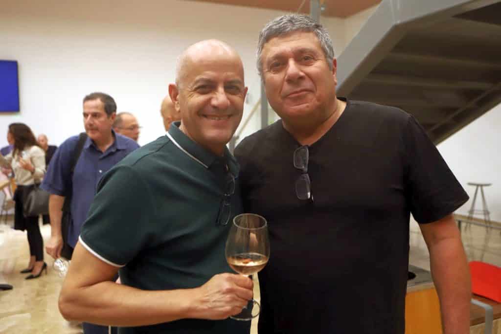 מימין: יואב לוי (יקב בזלת הגולן) וששון בן אהרון (יקב מוני ו-Five Stones). צילום דוד סילברמן dpsimages