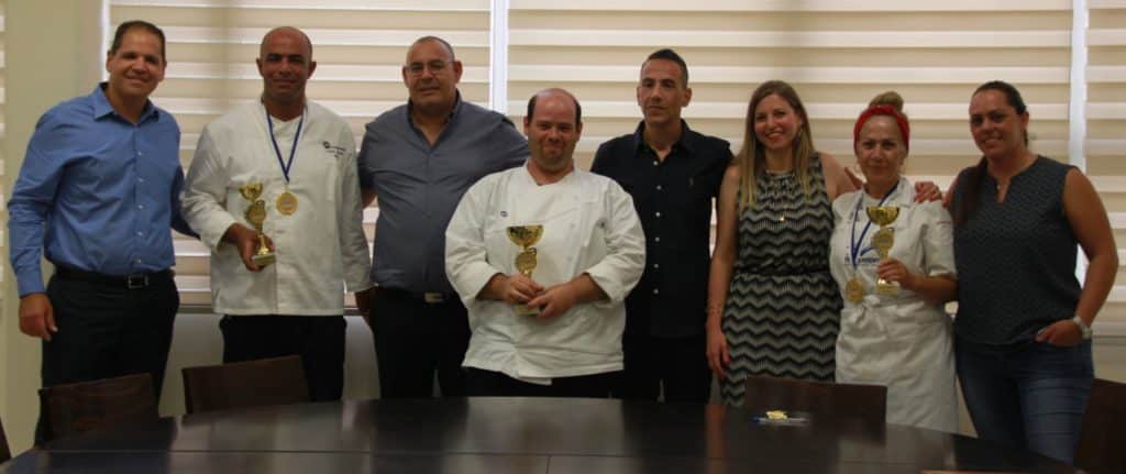שלושת הזוכים בחליפות שף: סמדר וקנין (מימין), בנימין (בנג'י) יוסף צוקר, אייל רדי