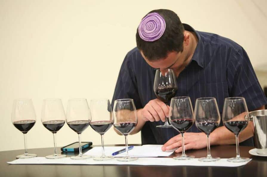 אוליביה פרתי בטעימות אשכול הזהב 2014. צילום מדף הפייסבוק