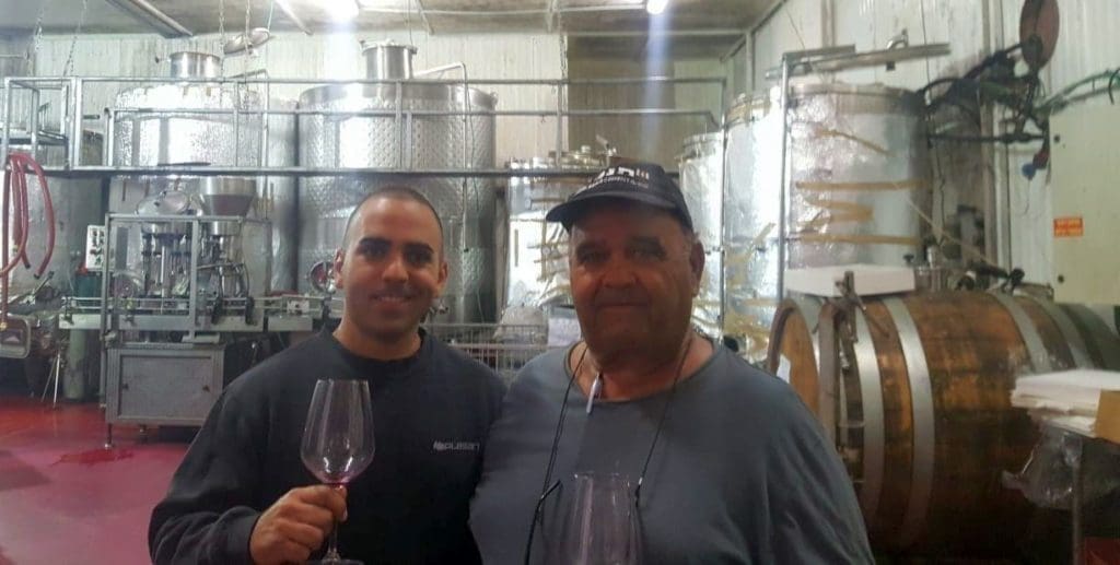גידי סיידא יקב לוריא עם אביו הכורם יוסף סיידא