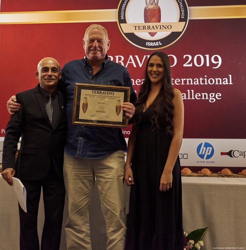 הענק ומדלייתו: ג'וני שטרן ב- TerraVino 2019. צילום מדף הפייסבוק