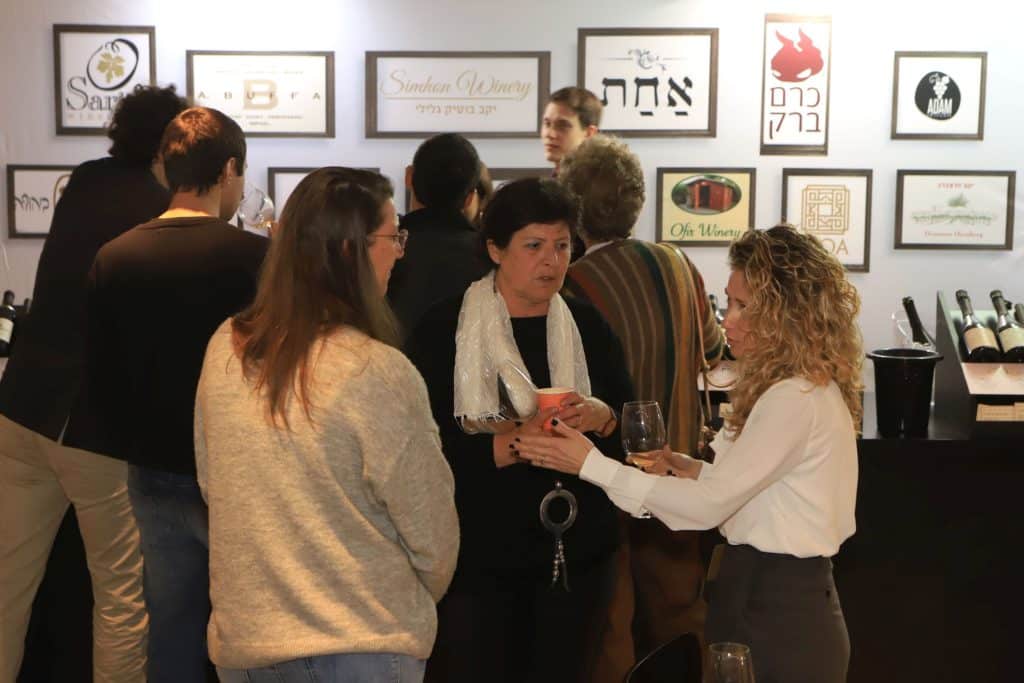 ניצן סברסקי (מימין) – יקב אחת, ולידה אורנה לב (יקב אדם). צילום דוד סילברמן dpsimages