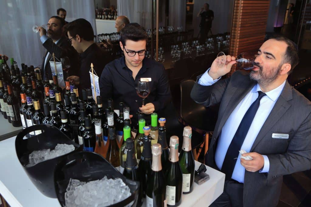Les Marronniers Chablis 2018 המדהים ושני הייננים שעשו אותו. צילום דוד סילברמן dpsimages