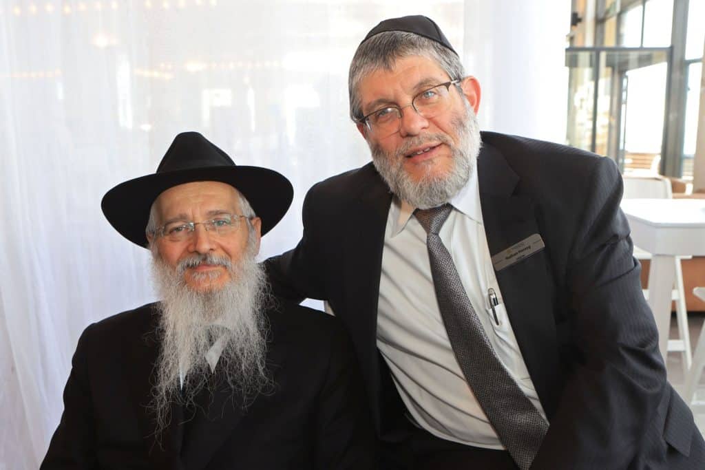 נתן הרצוג (מימין) שעומד בראש קונצרן היין ROYAL WINES והרב שמטפל בכל הכשרויות שלהם באיטליה. צילום דוד סילברמן dpsimages
