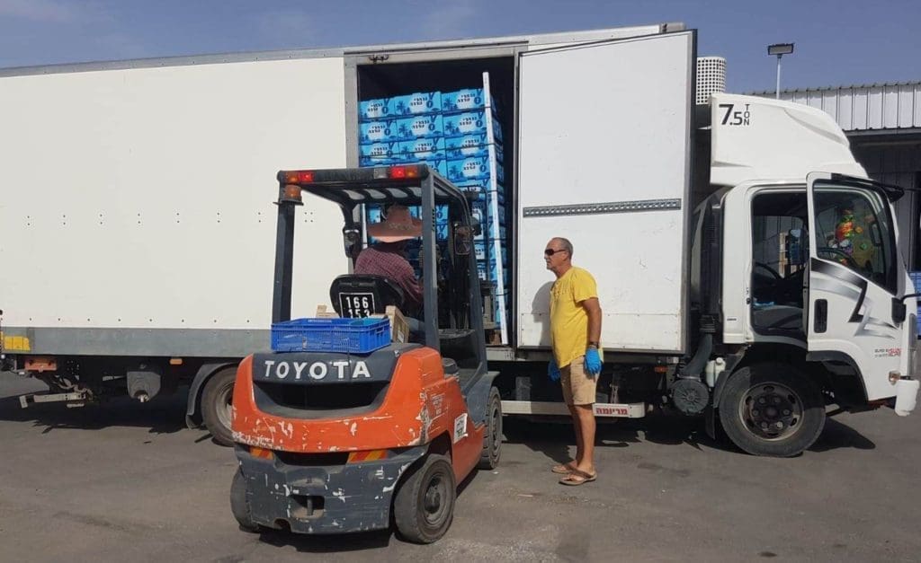 אבי אוחנה ממשק נטורזה במושב עידן. צילום עופרי גלילי
