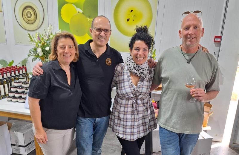דורון רב הון (מימין) בילי ואלכס הרוני, סימה רב הון. צילום מהיקבים