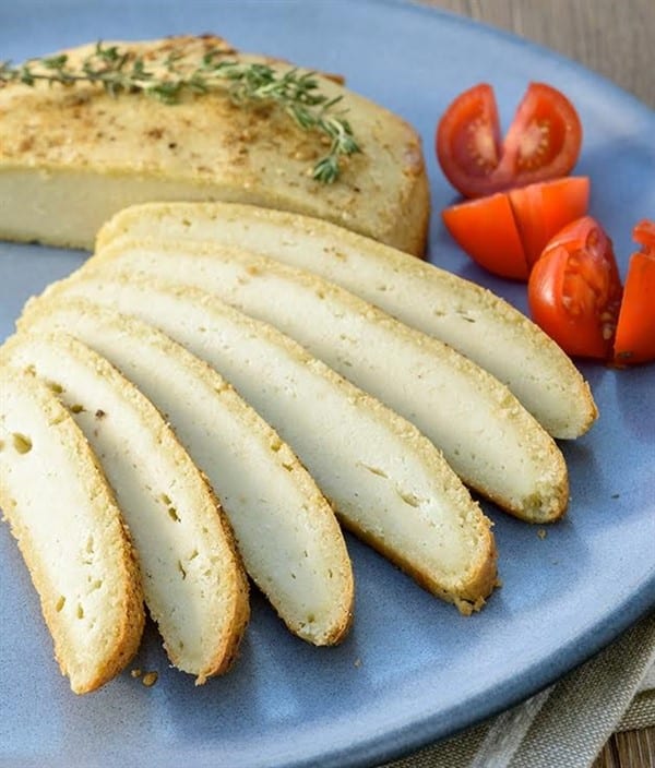 מאפה גבינת שקדים קשיו ועשבי תיבול