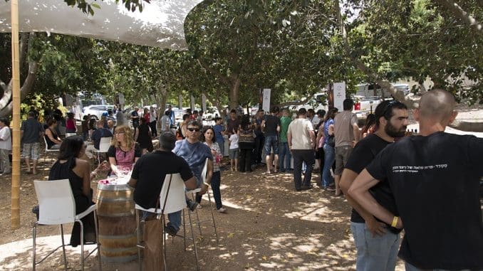 היריד יתקיים בצל עצי הפיקוס שבחצר היקב