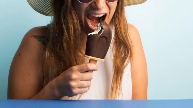 ארטיק קרמבו: העוגיה וציפוי השוקולד נשארו אותו דבר, ובמקום הקצפת יש גלידת שמנת באותו הטעם המדויק, שתקל על הגעגוע לקרמבו בקיץ החם