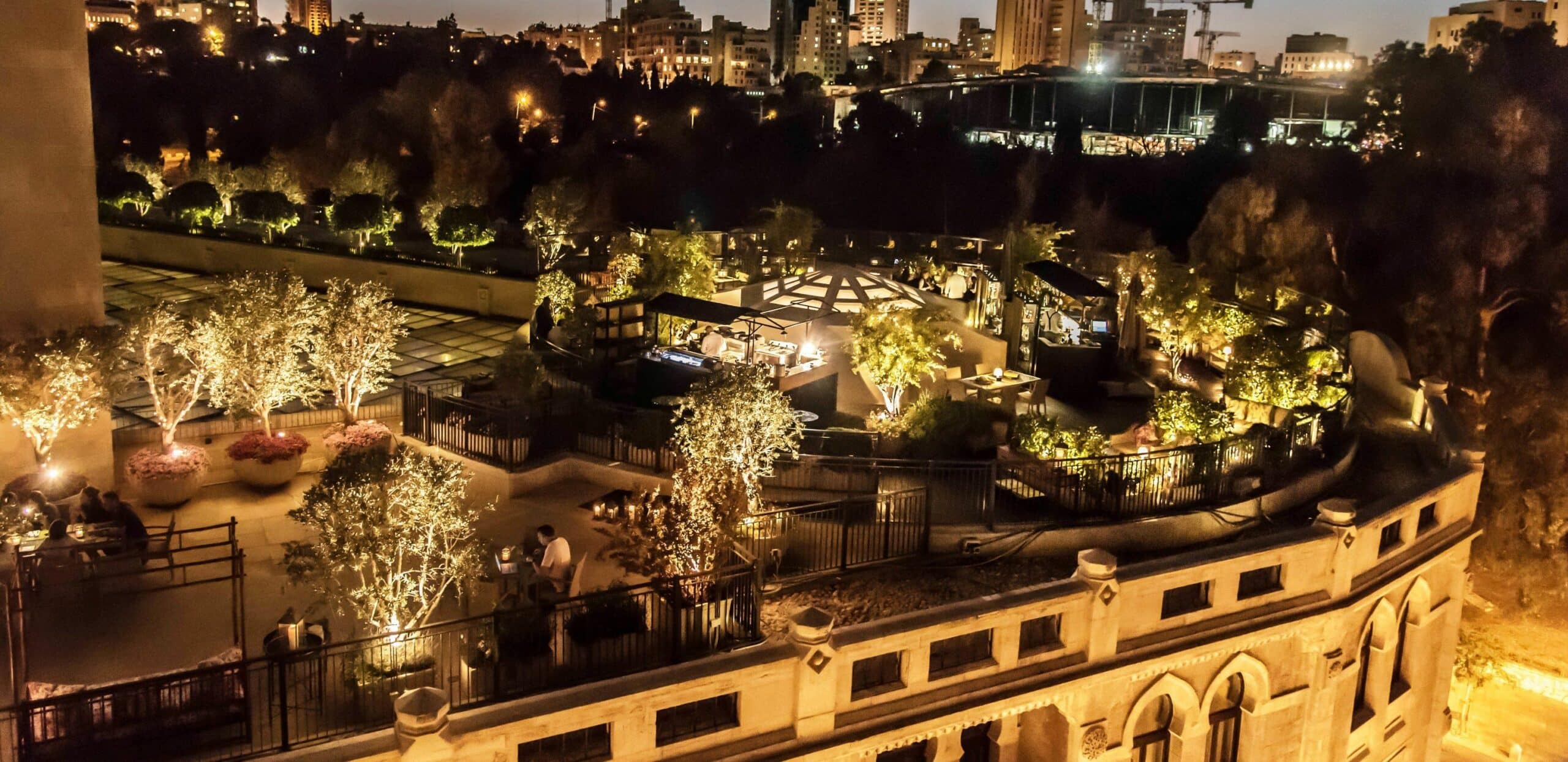 בר הקיץ של מלון וולדורף אסטוריה בירושלים נפתח מחדש