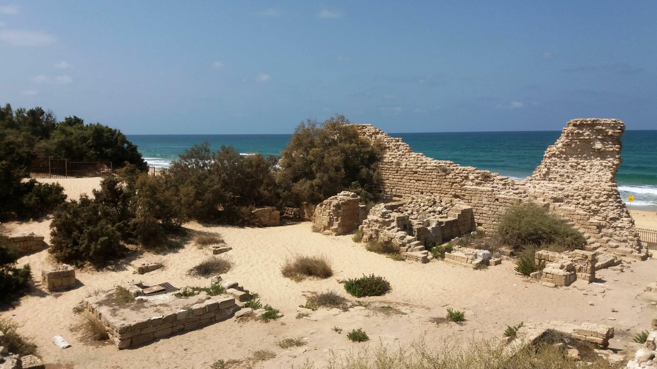 מצודת אשדוד ים (קלעת אל מינה) היא נקודת תצפית בלתי מוכרת אך יפהפייה על הים, העיר וסביבותיה