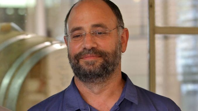 יעקב אוריה היינן עושה יינות משמחים, מרתקים, נוגעים, עטופים בהמון מורכבות