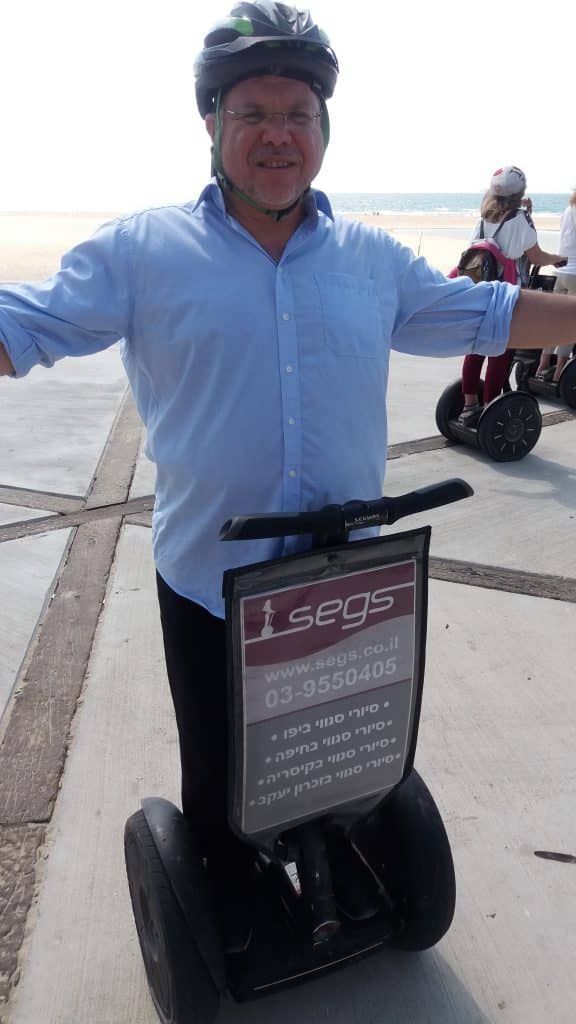 אורי שלזינגר בטיול רכוב על סאגווי באתר הפסטיבל