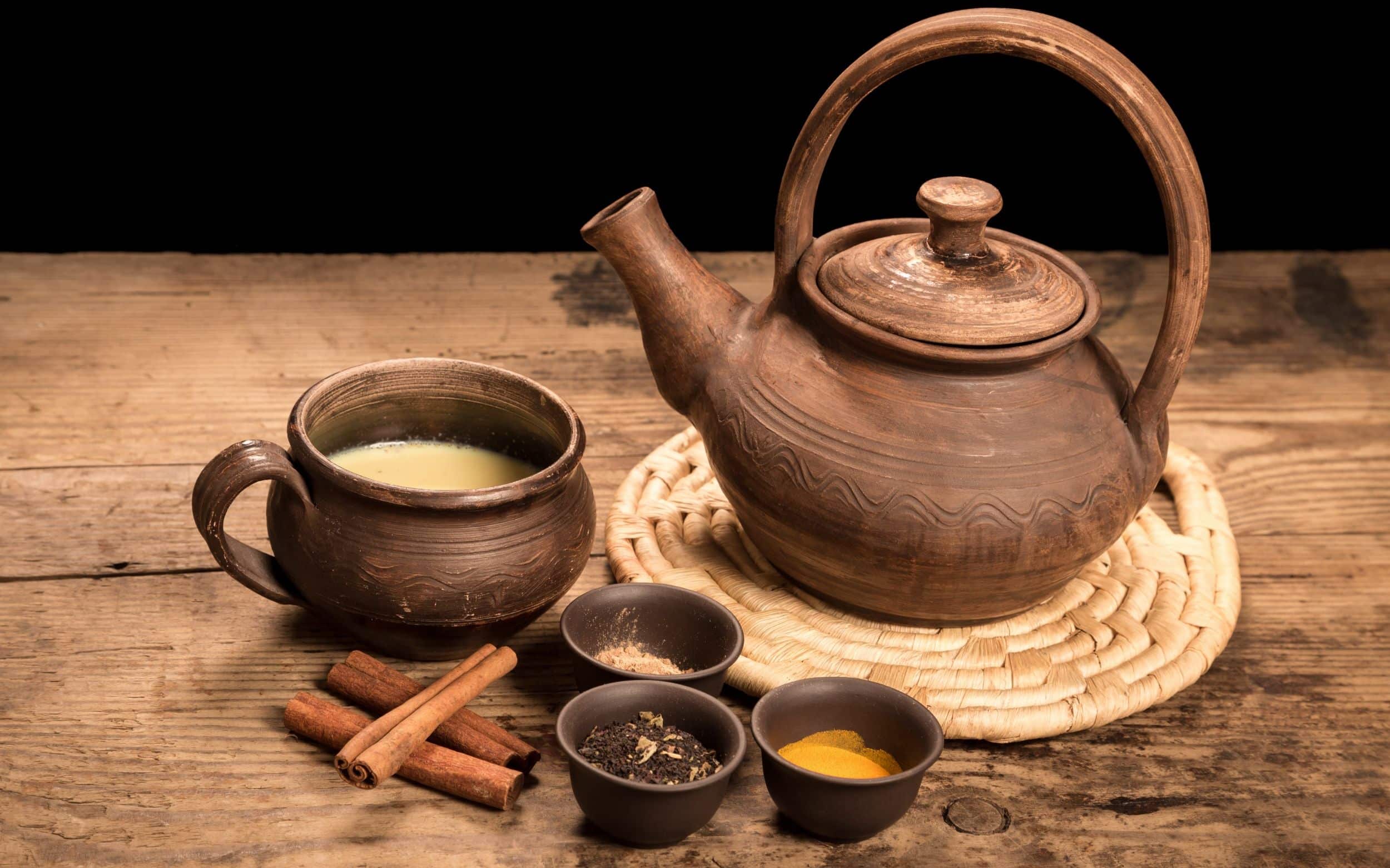 צ'אי מסאלה - חליטת תה בניחוח הודי המכילה תערובת תבלינים ארומטית