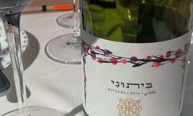 יין ביתוני אדום החדש של יקב רקנאטי זכאי לתואר מדהים