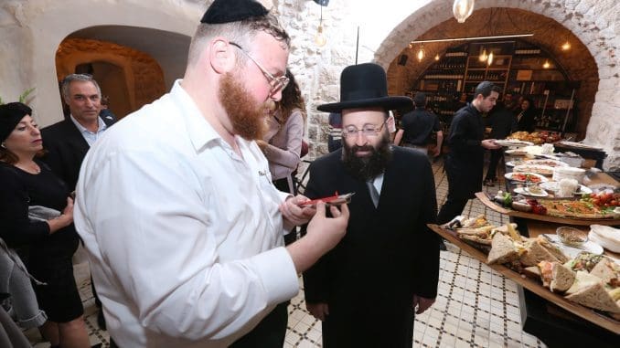 היין של אבי כהנוב, שומר מצוות וחובש כיפה, לא מספק את מועדון הכשרות האליטיסטי