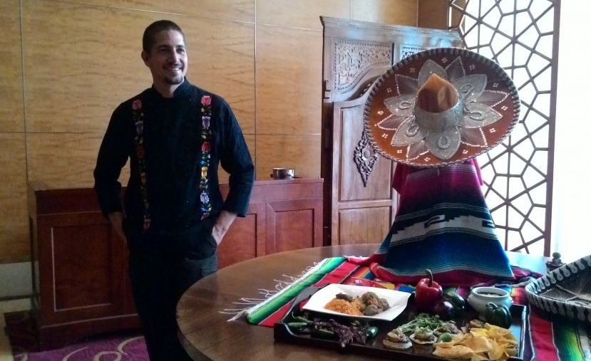שף רומרו מפיץ את בשורת הקולינריה המקסיקנית ברחבי העולם. הוא השתתף במספר סדרות טלויזיה בנושא קולינריה וכתב מספר ספרים על האוכל היוקטני המסורתי של מקסיקו