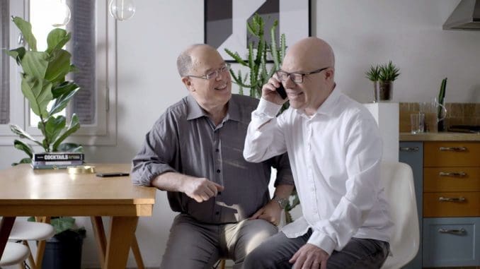 בקמפיין של משרד הפרסום לעומק התודעה גם צמד שדרני הספורט אבי מלר ונדב יעקבי