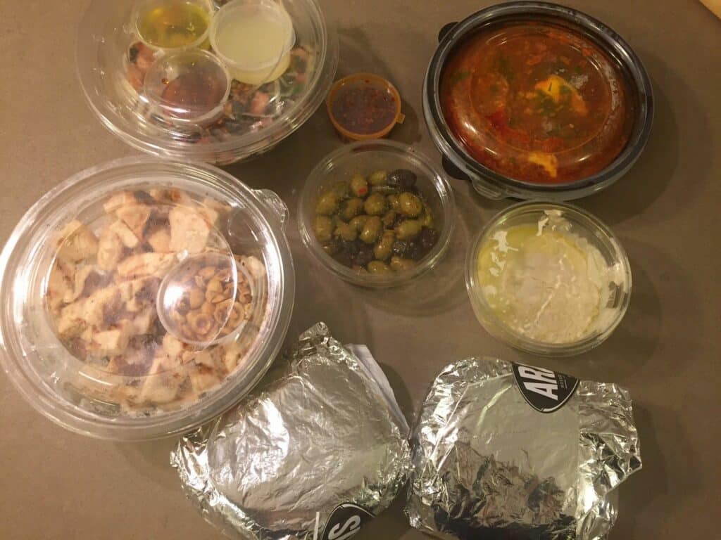 המשלוח שלנו לפני ההסתערות. צילום פאפא רצי