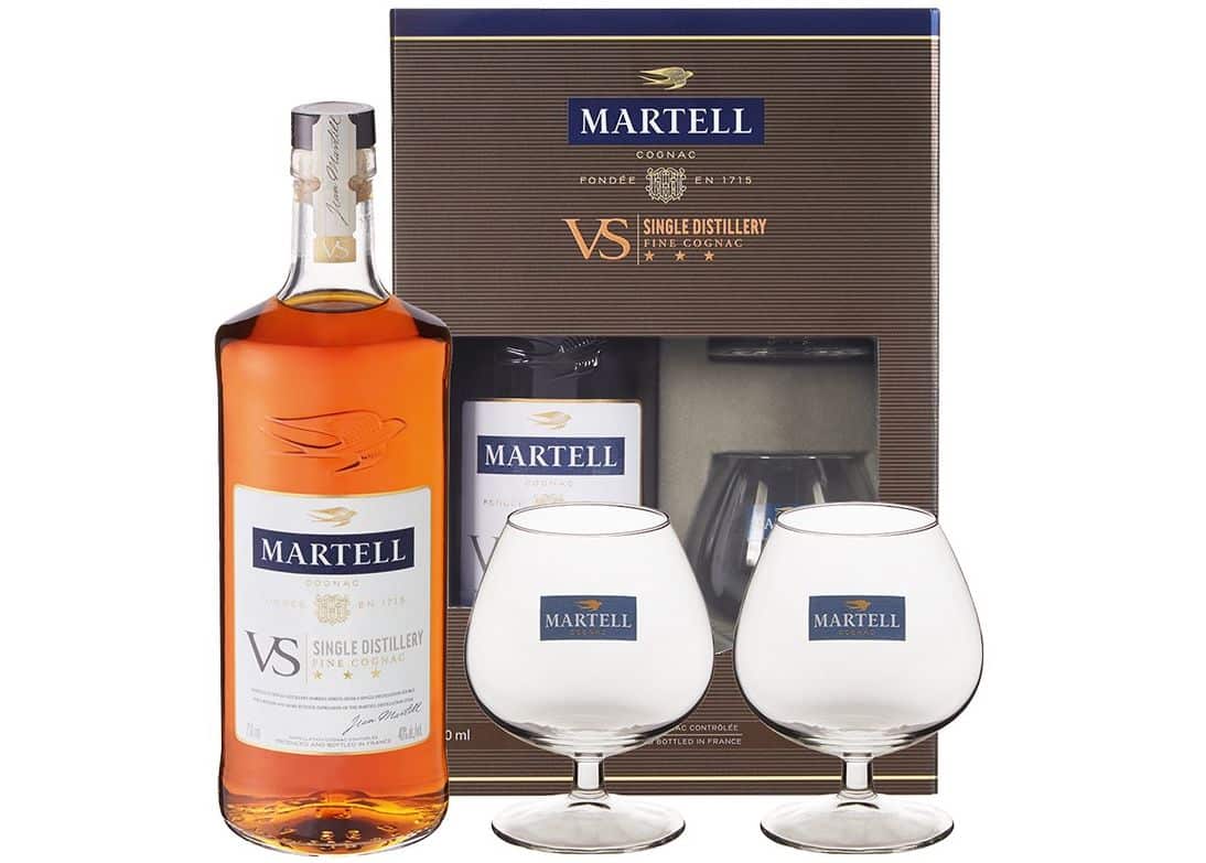 האופנוע הרשמי של בית הקוניאק MARTELL בדיוטי פרי ג'יימס ריצ'רדסון